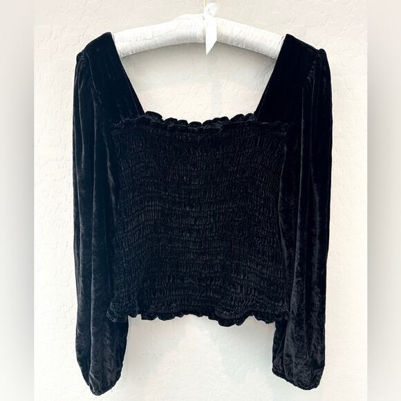 TORRID | Plus Size Black Crushed Velvet Smocked Peasant Top | Size 1 (1X) - Picture 1 of 9